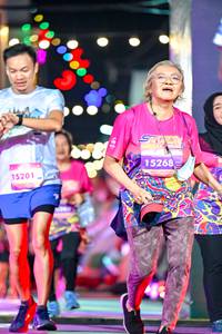 BIB: 15268, 15201
                            <button type="button" onclick="openModal(24688673)" class="btn btn-primary btn-sm float-right btn-popup" data-toggle="modal" data-target=".modal-high-quality">
                        <i class="fas fa-shopping-cart"></i> Add to Cart
                    </button>
                                            <button type="button" onclick="isThisMe(24688673, true)" class="btn btn-success btn-sm float-right btn-popup btn-isme hidden" data-toggle="tooltip" data-placement="bottom" title="นี่คือรูปของคุณใช่ไหม คลิกที่นี่เพื่อเอาเข้าอัลบั้ม">
                        <i class="fas fa-plus"></i> Add to album
                    </button>
                    <button type="button" onclick="isThisMe(24688673, false)" class="btn btn-warning btn-sm float-right btn-popup btn-isnotme hidden">
                        <i class="fas fa-ban"></i> Remove from album
                    </button>